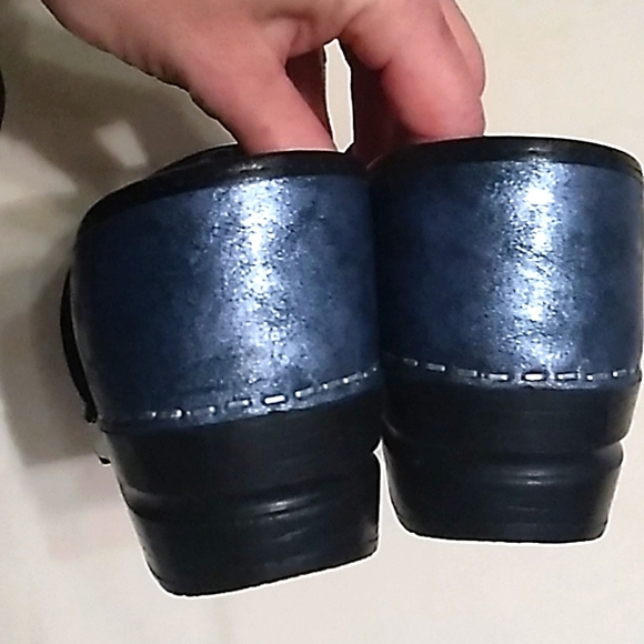 NIB Womens Sanita Signature leather metallic blue nursing shoes clogs size 38☄️ - Picture 7 of 11
